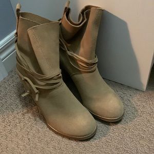 New Toms Mila Suede Tie Heel Booties Sz 7